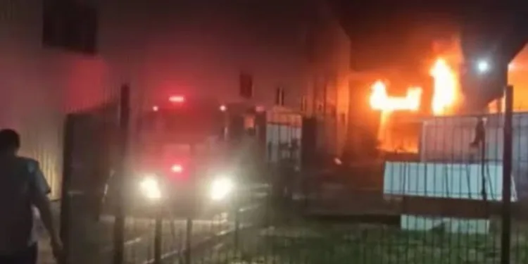 Kauçuk fabrikasında büyük yangın