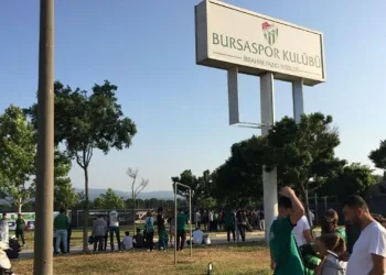 Bursaspor taraftarı toplanmaya başladı