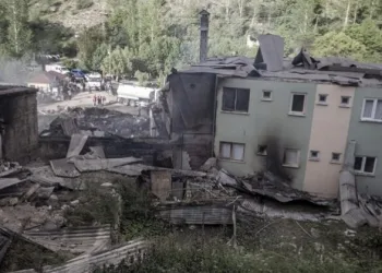 Erzurum’da 12 ev alev alev yandı