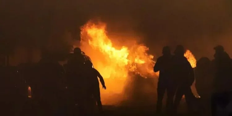 Fransa karıştı, Olaylara 40 bin polis’le müdahale ediliyor