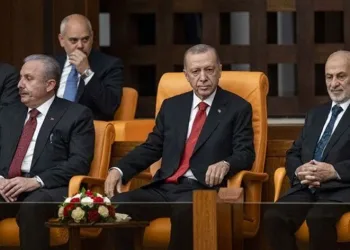 Liderler geçidi gibi yemin töreni