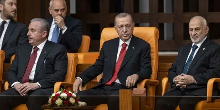 Liderler geçidi gibi yemin töreni