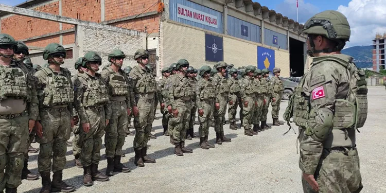 Türk komandolar Kosova’da