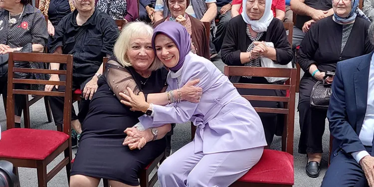 Bakanı Göktaş’tan Darülaceze’ye bayram ziyareti