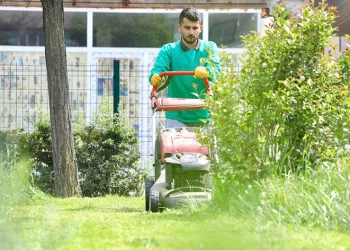 İnegöl’ün yeşil alanları yaza hazırlanıyor
