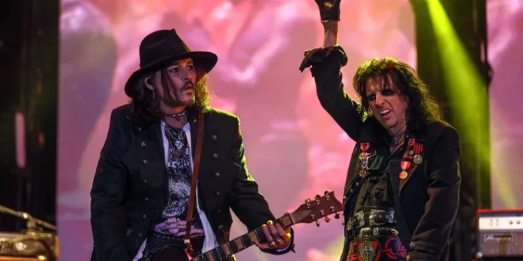Hollywood Vampires grubu İstanbul’da konser verdi