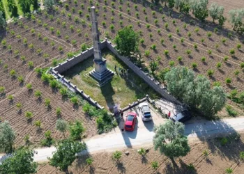 Bahçenin ortasında 2 bin yıllık tarih