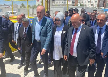 TBMM Başkanı, depremzedelerle bir araya geldi