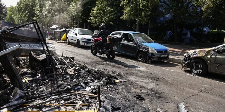 Fransa’da polise karşı protesto