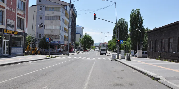 Caddelerde bayram sessizliği