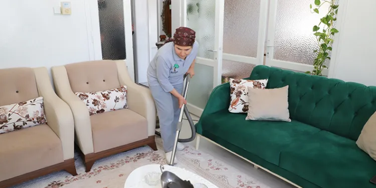 Bayram öncesi yaşlıların evleri temizlendi