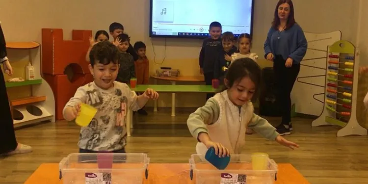 Minik öğrencilerin sınır ötesi eğitimi