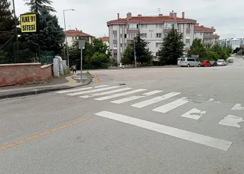 Akıl sağlığı bozuk şahıs bıçakla ailesine saldırdı