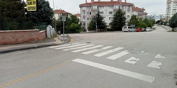 Akıl sağlığı bozuk şahıs bıçakla ailesine saldırdı