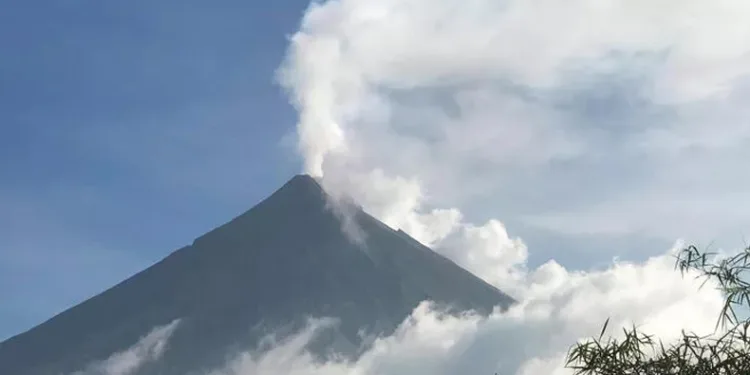 Mayon Yanardağı’nda volkanik hareketlilik