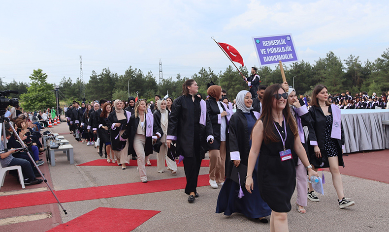 Uludağ üniversitesinde mezuniyet heyecanı