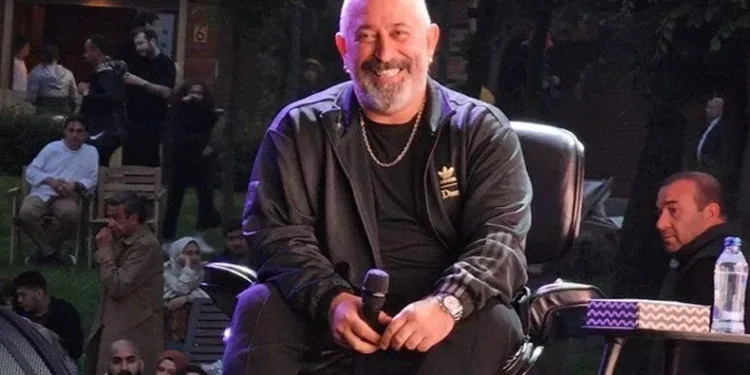 Cem Yılmaz gençlerle birlikte filmini izledi