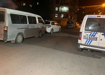 Ayakkabı çekeceğini silah yapıp kavga ettiler