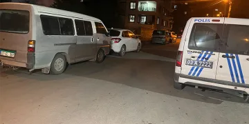 Ayakkabı çekeceğini silah yapıp kavga ettiler