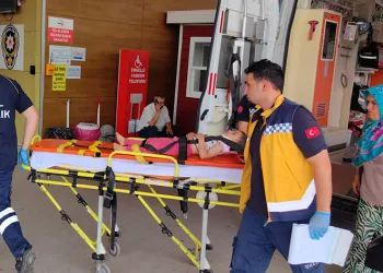 Bursa’da balkondan düşen bebek yaralandı