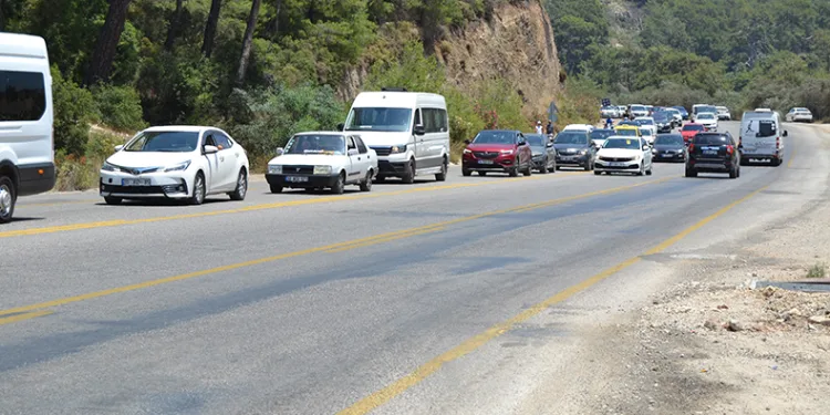 Bayram yoğunluğu trafiğe yansıdı
