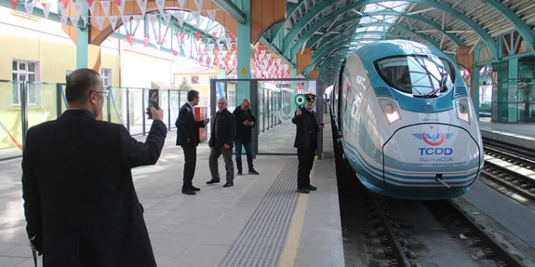 Malatya-Sivas Bölgesel Treni seferleri başlıyor