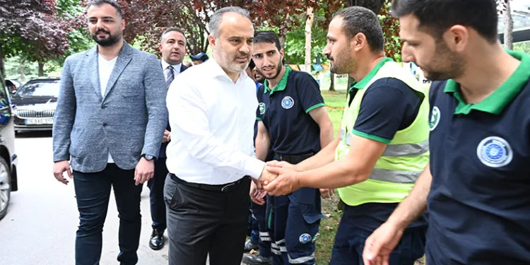 Aktaş şehit aileleriyle bayramlaştı