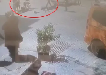 Akülü bisiklet ile otomobil çarpıştı