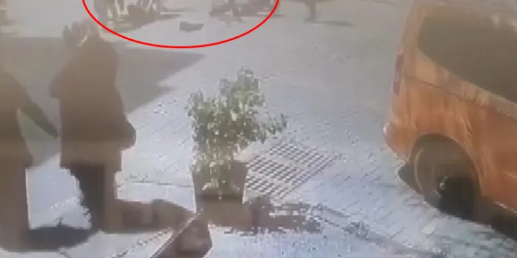 Akülü bisiklet ile otomobil çarpıştı
