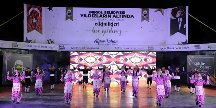 Halk Dansları Topluluğundan muhteşem gece