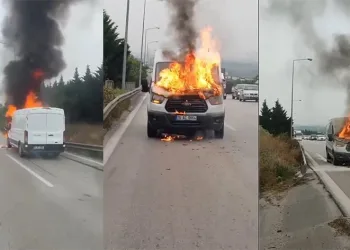 Yolda giderken servis birden alev aldı