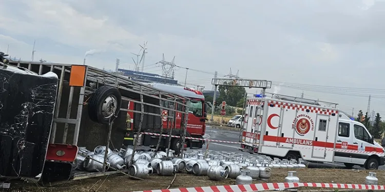 Faciadan dönüldü: Tüp kamyonu ile tır çarpıştı