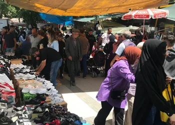Enkazların gölgesinde bayram telaşı