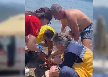 Turist, su sporu çalışanları tarafından kurtarıldı