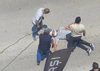 Otomobil ile çarpışan motosiklet sürücüsü yaralandı