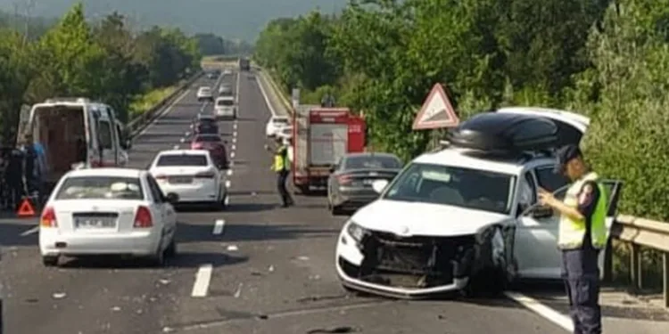 Tali yoldan çıkan otomobile çarptı, takla attı