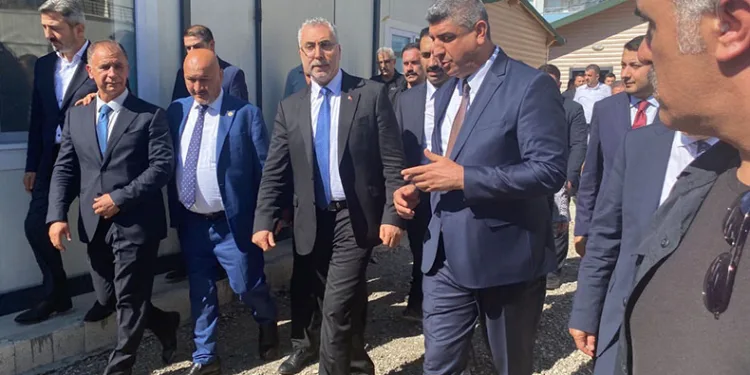Bakan Işıkhan, deprem bölgesinde