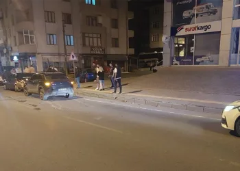 Direksiyon hakimiyetini kaybetti, araca çarptı
