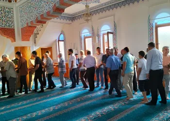 Bayram namazı için camilere akın