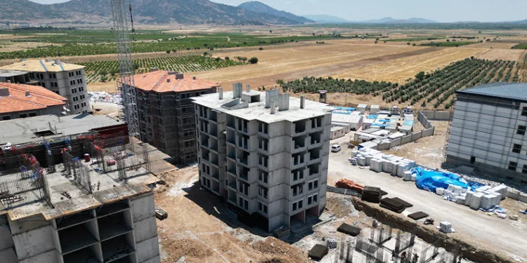 Bir yandan yıkım bir yandan yapım