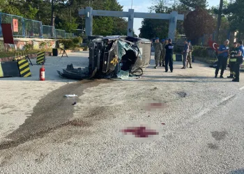 Ticari araç takla attı: 2 ağır yaralı