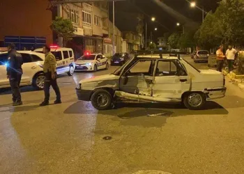 Kazaya karışan iki sürücü kaçtı