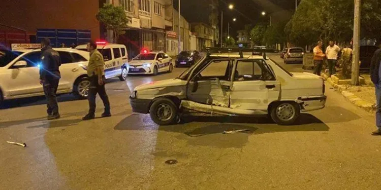 Kazaya karışan iki sürücü kaçtı
