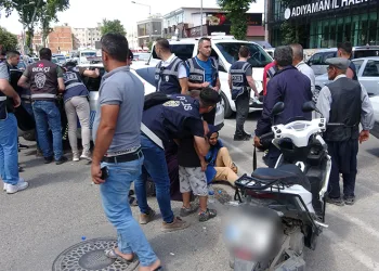 Polis aracı ile motosiklet çarpıştı