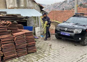 Çocuk başkasından deyip, eşini silahla yaraladı