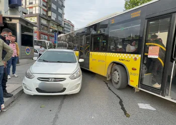 Otobüs yanlış park edilen araçtan dolayı geçemedi
