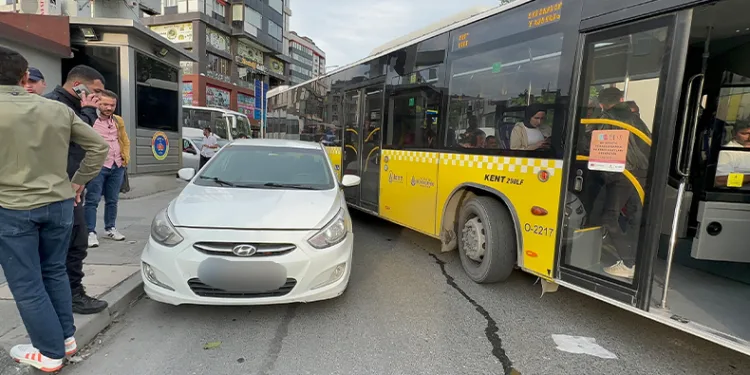 Otobüs yanlış park edilen araçtan dolayı geçemedi