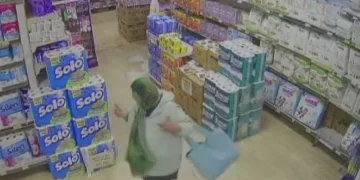 Sevdiği şarkıyı duyunca dansa başladı