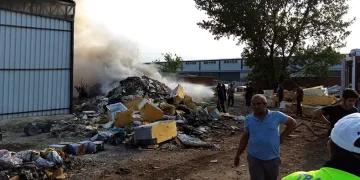 Geri dönüşüm tesisinde korkutan yangın