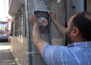 Kaybolan kızını bulmak için sokak sokak geziyor